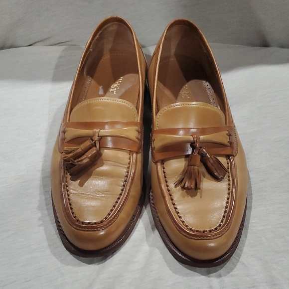 Classic Tan Leather Loafers with Tassels - Picture 1 of 7
